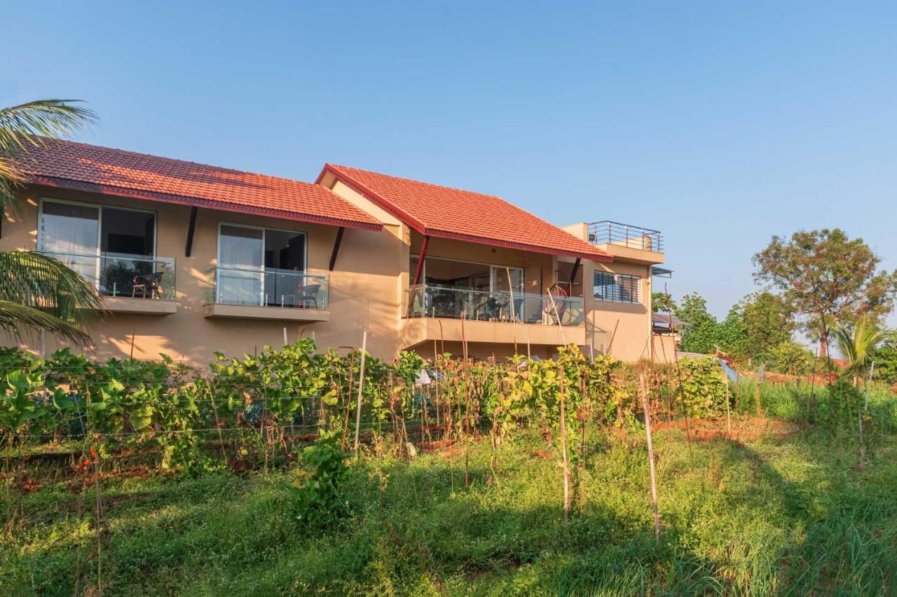 Luna Villa By Stayvista - Lakeside Charm With Terrace, Lush Lawn & Modern Decor Nászik Kültér fotó