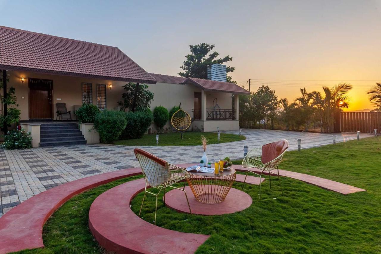 Luna Villa By Stayvista - Lakeside Charm With Terrace, Lush Lawn & Modern Decor Nászik Kültér fotó